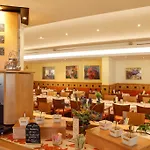Hotel Abacus Tierpark 4*