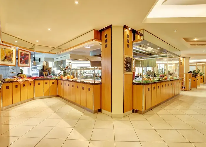 Hotel Abacus Tierpark 4*